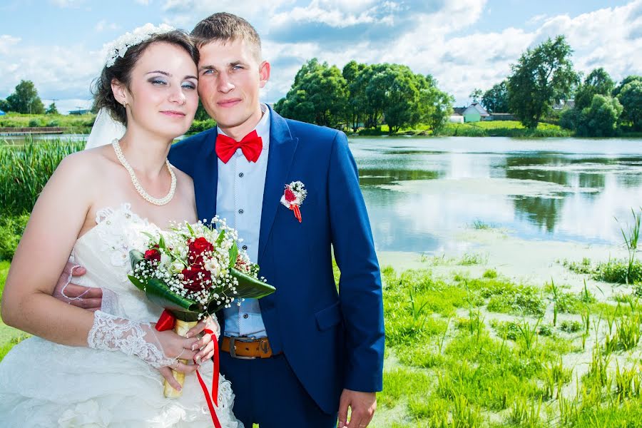 Fotógrafo de casamento Konstantin Malykh (happygo). Foto de 3 de agosto 2016