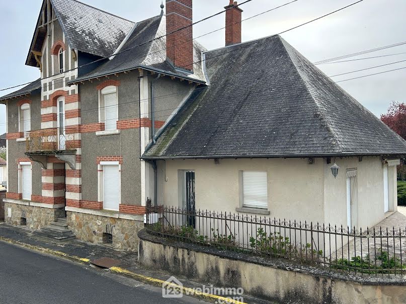 Vente maison 7 pièces 195 m² à Dangé-Saint-Romain (86220), 300 000 €