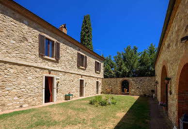 Corps de ferme avec jardin et piscine 4