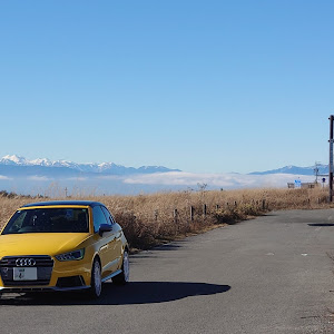 S1 ハッチバック