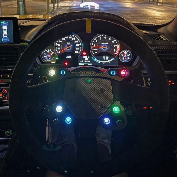 M4 クーペのZESTEK・ハンドル脱着システム投入・ZESTEKRACING・ステアリング・LEDイルミネーションに関するカスタム事例の投稿画像5枚目