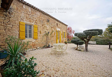 Propriété avec piscine et jardin 3