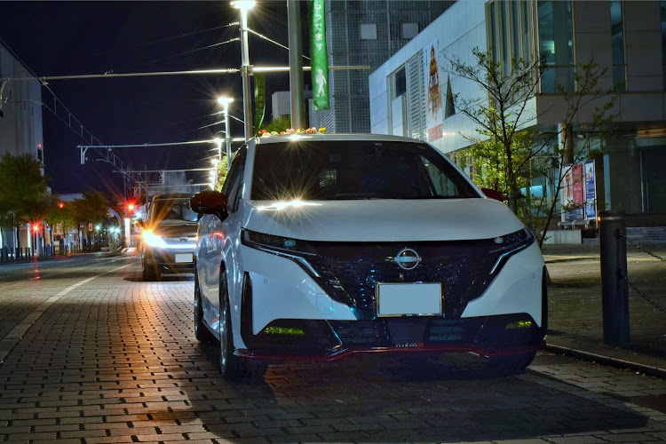 ノート オーラのAURA NISMO・一眼レフ初心者・WORK EMOTION CR2P・石畳みの道・ドライブに関するカスタム事例の投稿画像1枚目