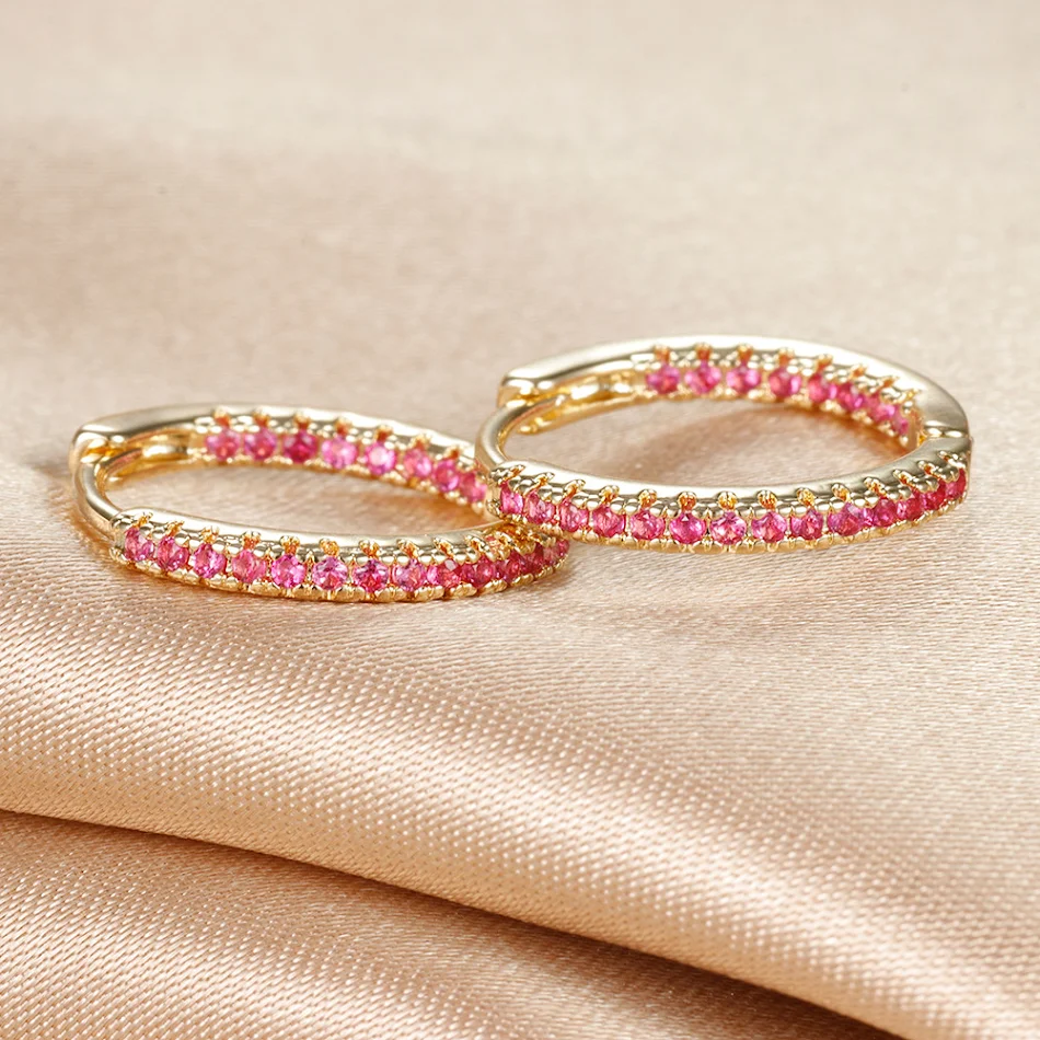 Brincos de piercing de zircônia cúbica com banho de ouro, cobre. Elegância e brilho para uso diário e eventos especiais.
