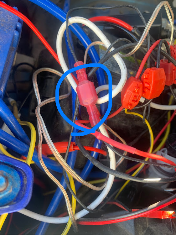 アイシスの車検準備〜！！・H1型フォグ用LED ハイビームにぶち込み完了〜！・実質総走行距離 17万K超えに！！に関するカスタム事例の投稿画像4枚目