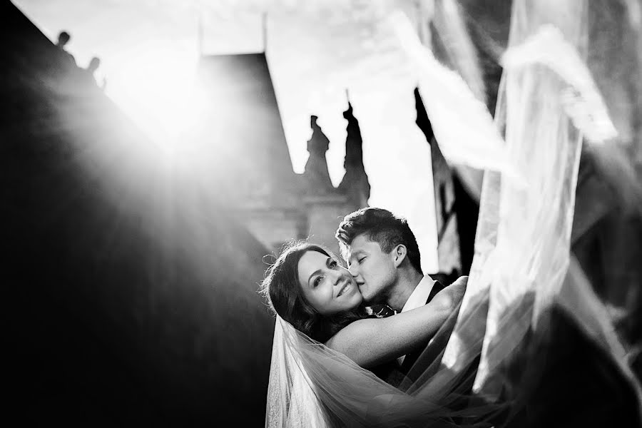 婚禮攝影師Simona Smrckova（weddphotobysims）。2019 12月28日的照片