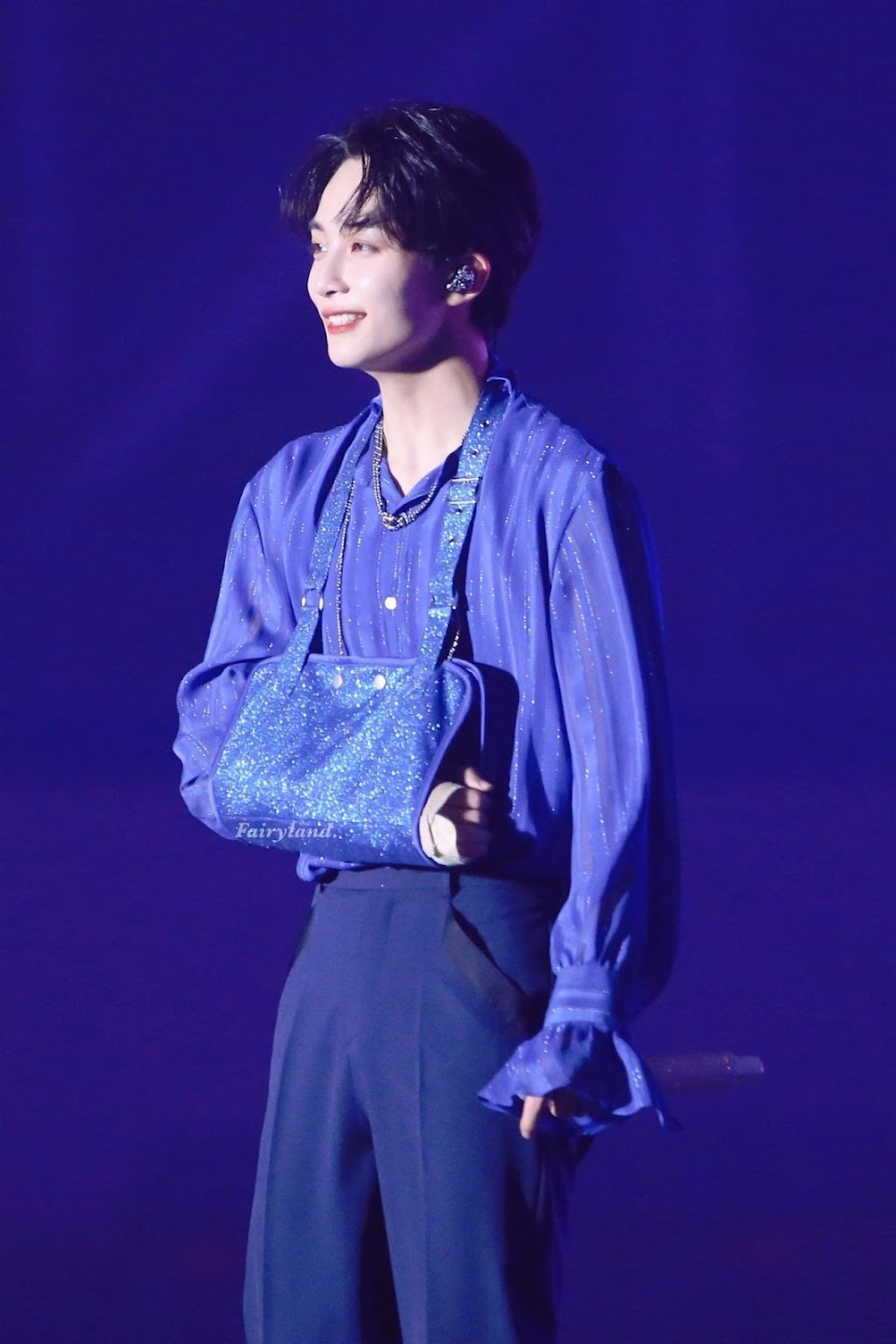 seventeen jeonghan arm cast stage outfit 11