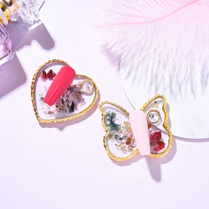 Tableau d'affichage des couleurs de cristal pour nail art Fleur, coquillage, papillon, cœur Présentez vos créations de nail art avec style et clarté.