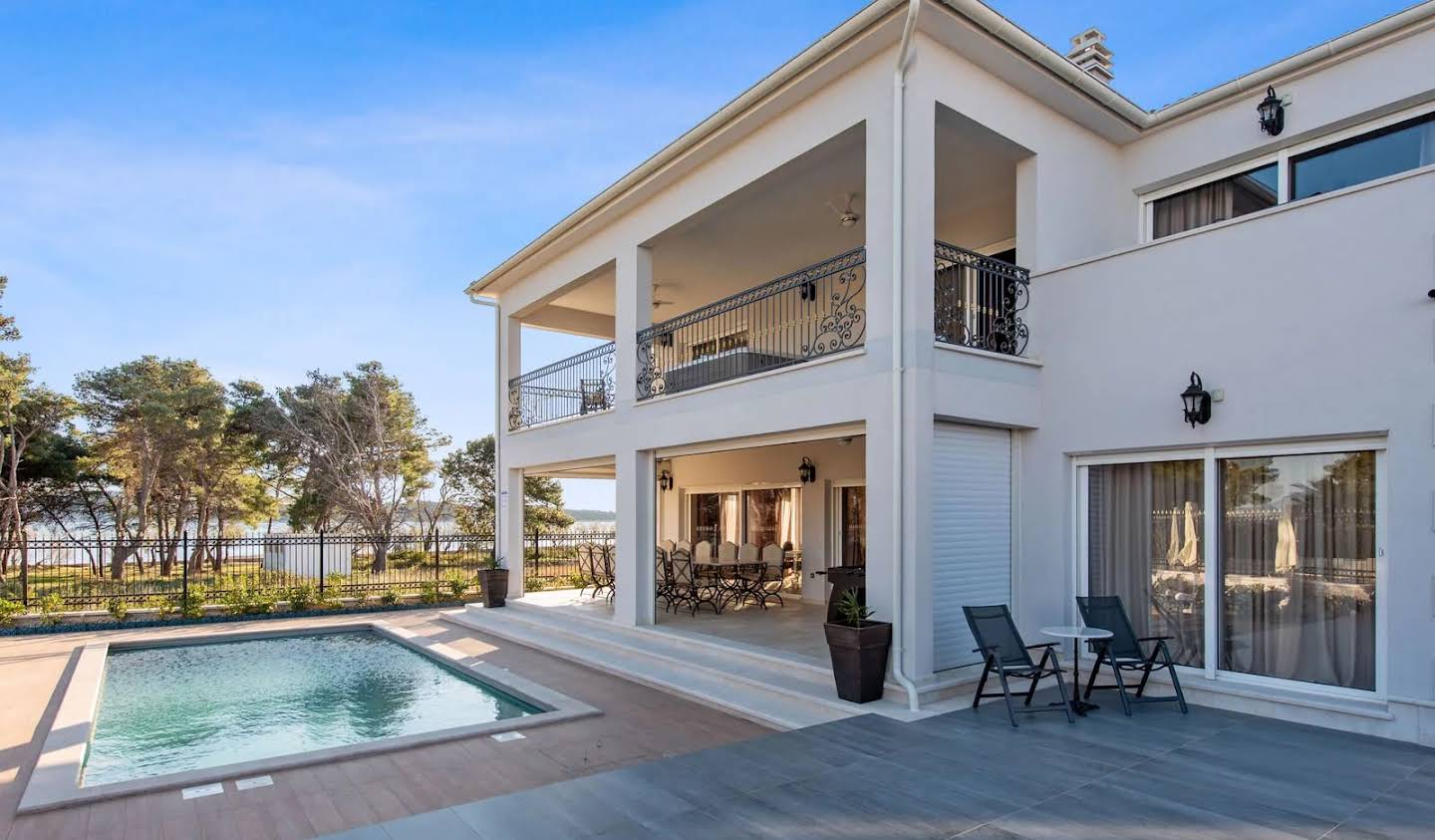 House with pool Vodice