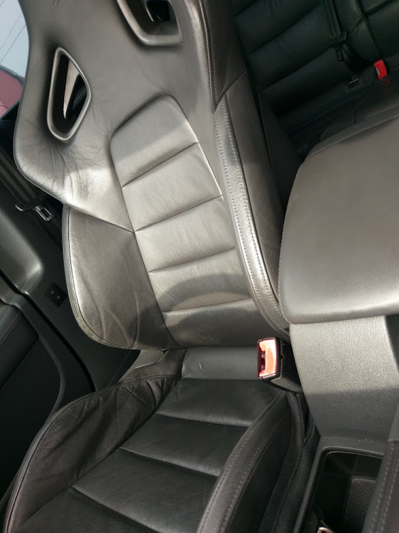 ゴルフ R32の買い物ドライブ・買い物・隙間クッション・ドライブに関するカスタム事例の投稿画像5枚目