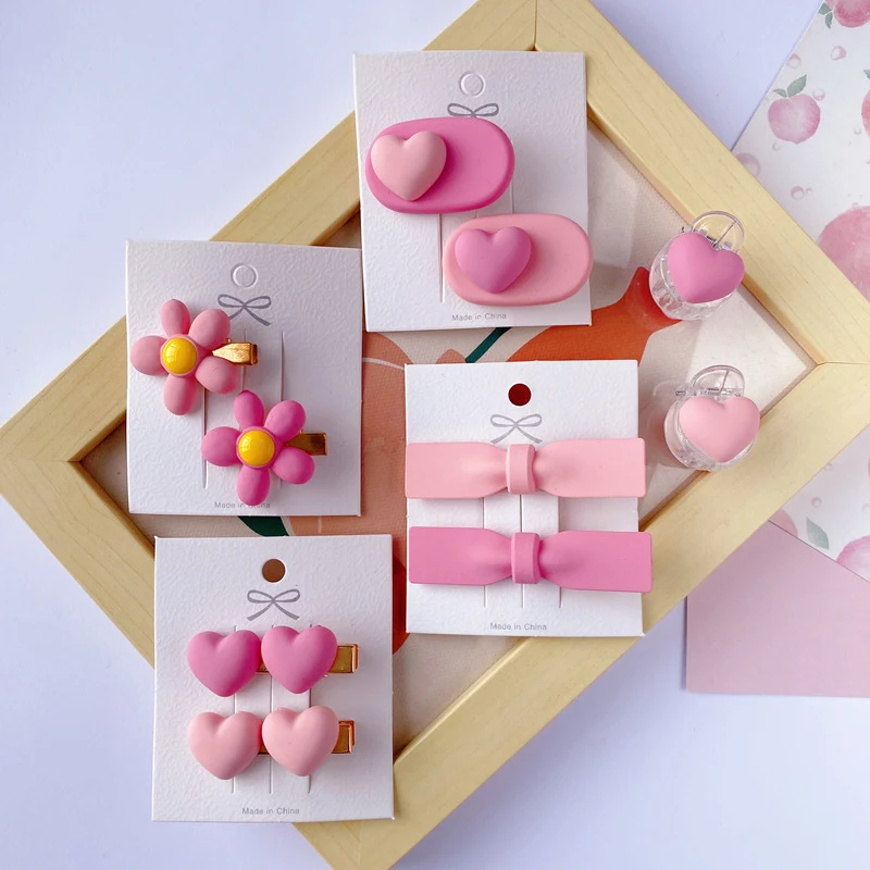 Barrettes latérales fleur, cœur pêche et nœud, accessoire cheveux pour filles, idéal pour coiffures adorables et un style féminin.
