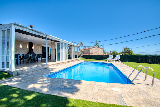 House with garden 3