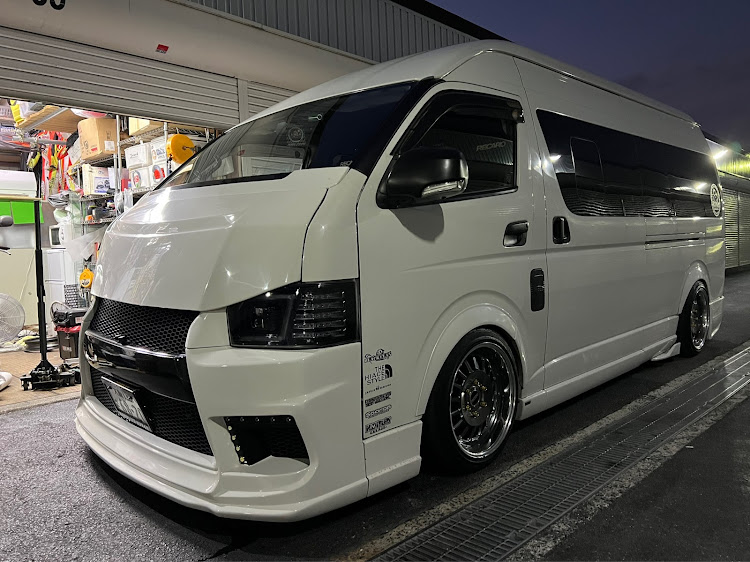 ハイエースバンのスパロン連合艦隊・レジアスエース・ハイエース・ハイエーススーパーロングに関するカスタム事例の投稿画像1枚目