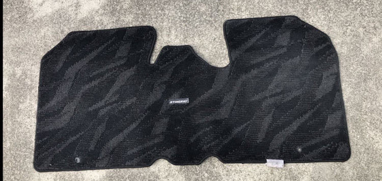 ワゴンRの白い子・内装美化計画・MH22S STINGRAY 純正内装仕様・STINGRAY ロゴ入り純正フロアマット・センターエアコン吹き出し口メッキに関するカスタム事例の投稿画像2枚目