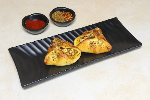 Stuffed Paneer Garlic Bread