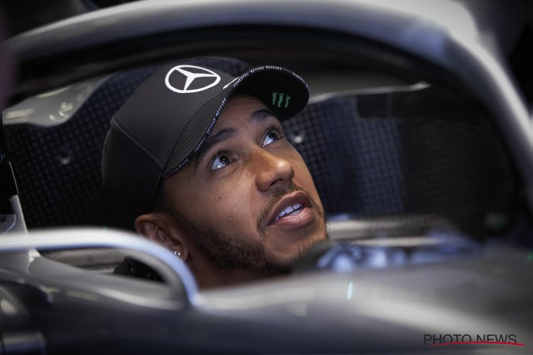 Hamilton eert Lauda met zege in Monaco na hevige strijd met Verstappen, die na tijdstraf podium kwijtspeelt 