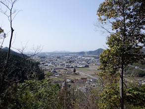 登山道から集落を見る