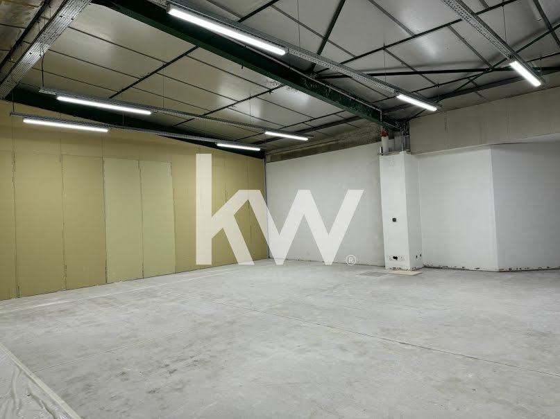 Location  locaux professionnels  150 m² à Nimes (30000), 1 710 €