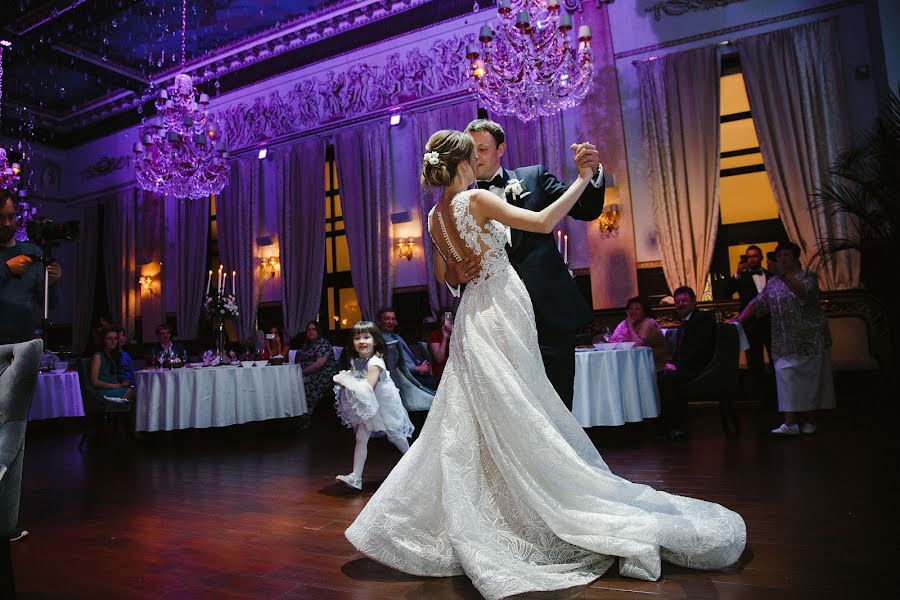 Fotógrafo de casamento Yuliya Shtorm (shtormy). Foto de 5 de outubro 2018