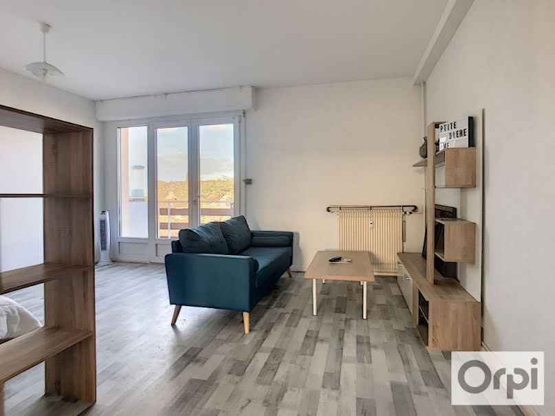 Location meublée appartement 1 pièce 39 m² à Montluçon (03100), 432 €