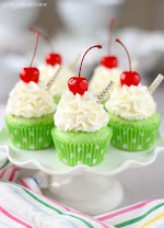 Shamrock Shake Cupcakes was pinched from <a href="http://www.yourcupofcake.com/2015/02/shamrock-shake-cupcakes.html?utm_source=feedburner" target="_blank">www.yourcupofcake.com.</a>