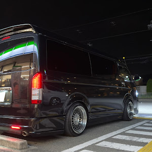 ハイエースワゴン TRH214W