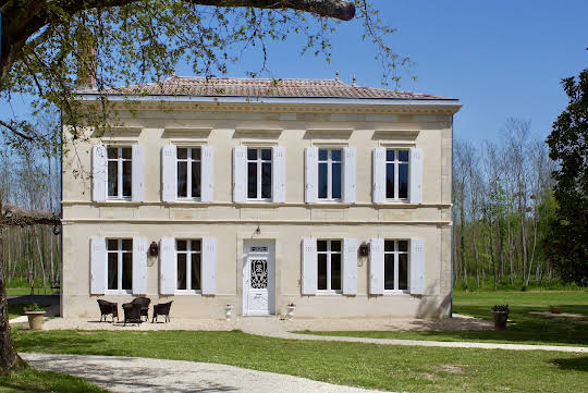 Propriété avec piscine et jardin