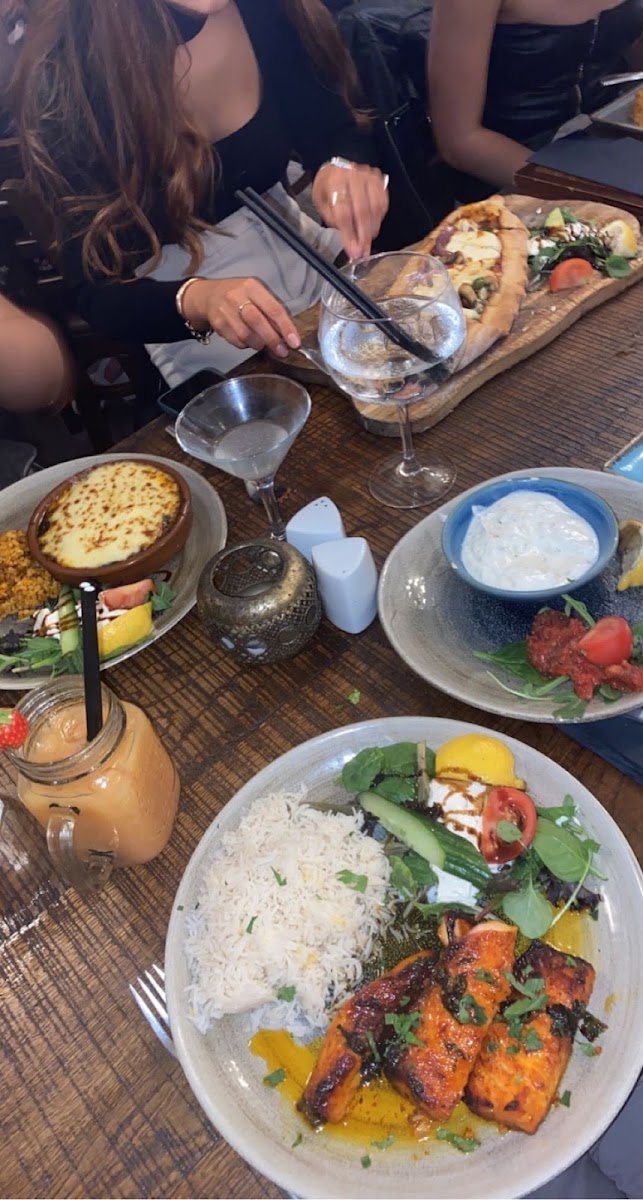 Honey salmon with rice, salad and extra tzatziki