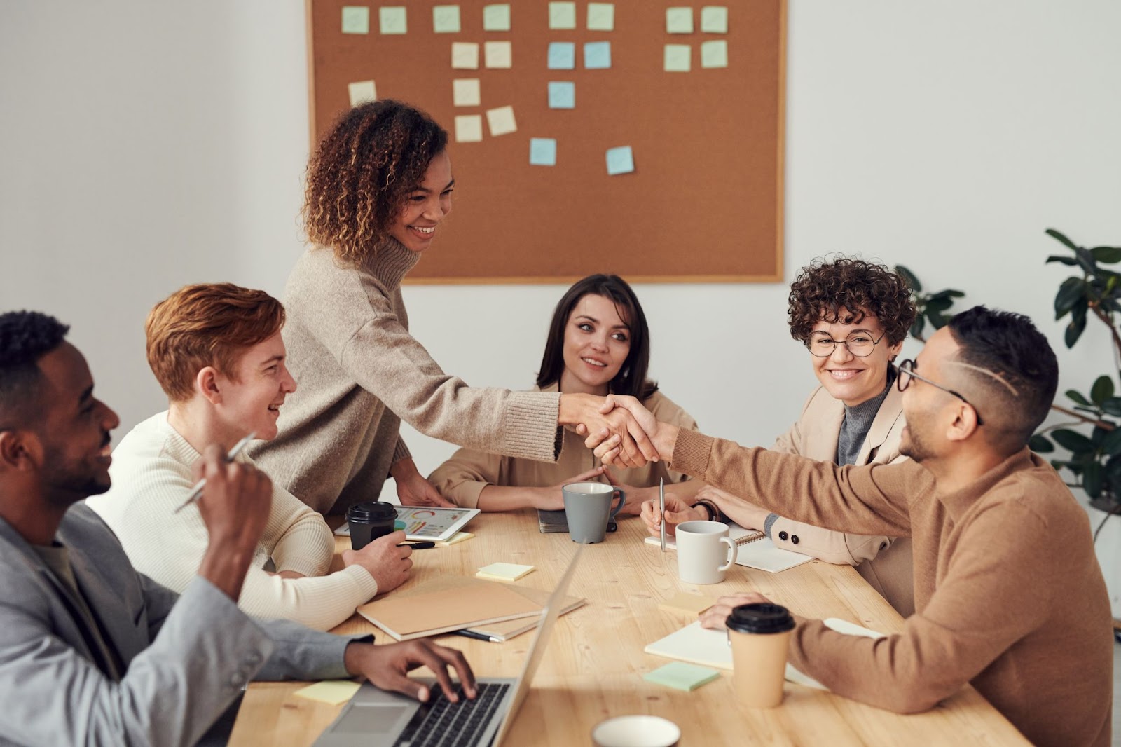 soft skills cosa sono, lavoro in gruppo