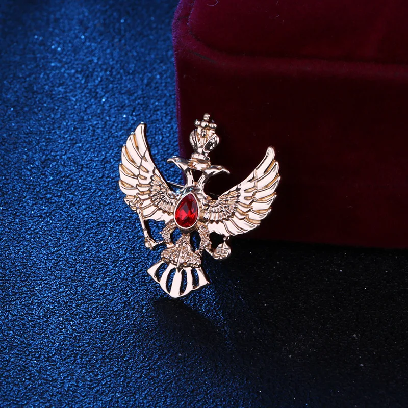 Kroon en adelaar broche voor heren, reversspeld voor kostuumjas. Voeg stijl toe aan je formele outfit met deze elegante en opvallende accessoire.