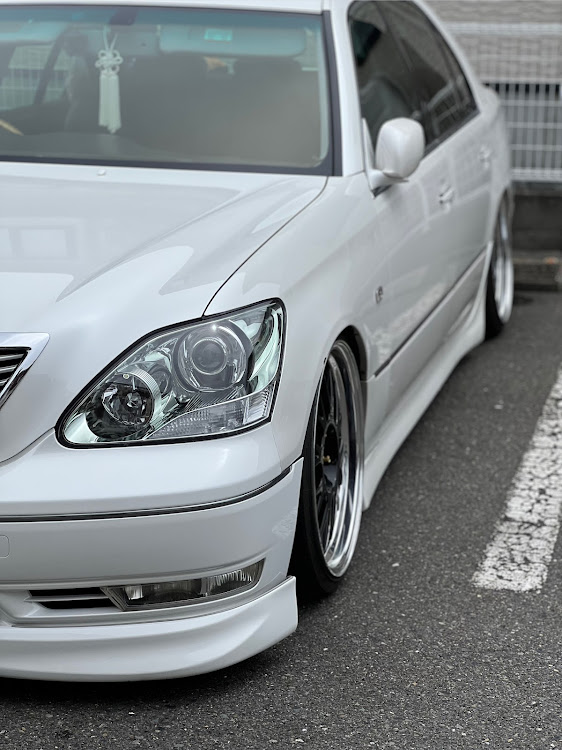 セルシオの車高調整・ホイール交換・時間がない・洗車・お盆休みに関するカスタム事例の投稿画像1枚目