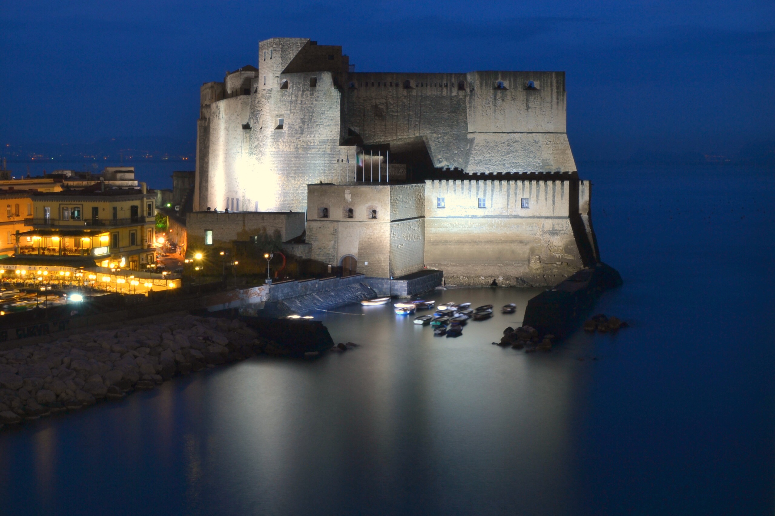 Castel dell'Ovo alla sera di federicopizzonia