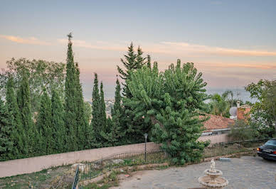 Villa avec piscine et terrasse 2