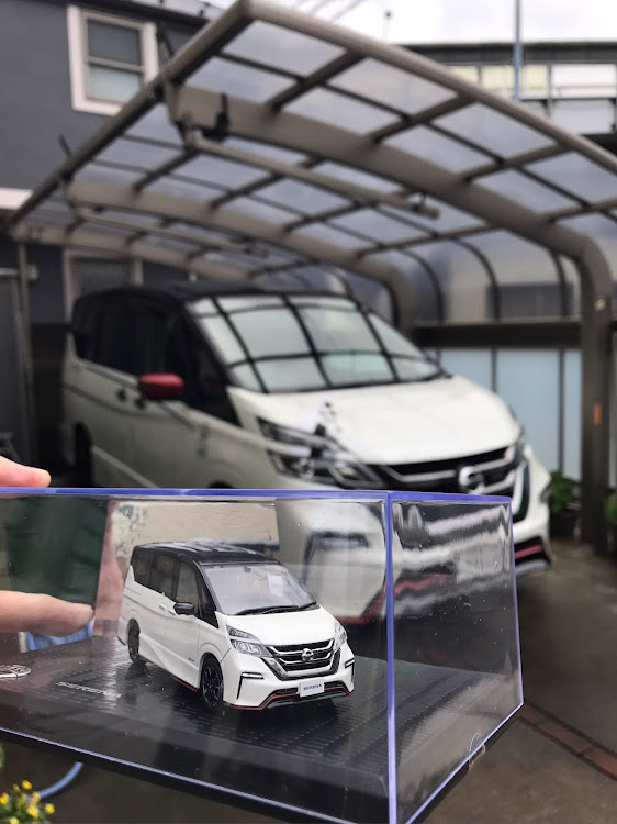 セレナの洗車・梅雨入り・ミニカーに関するカスタム事例の投稿画像1枚目