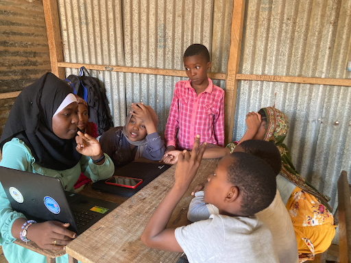 Intervention en classa à l'école privée vision de Mledjelé@ Samir Mhoma Mohammed