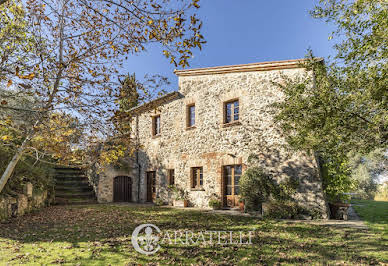 Farmhouse with outbuildings and garden 4