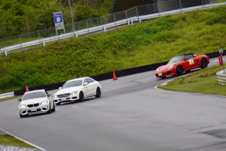 M2 クーペの初めてのサーキット・後ろの正面だぁ～れ(*´∀`)♪・雨神降臨❗・アライブ・ショートコースに関するカスタム事例の投稿画像3枚目