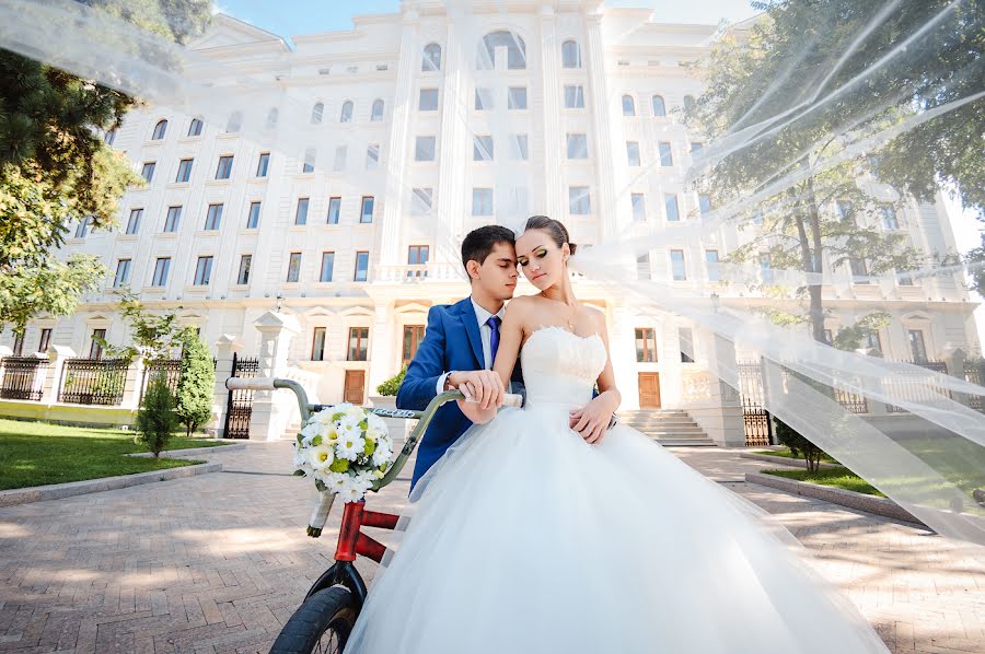 Wedding photographer Aleksandr Vakarchuk (quizzical). Photo of 25 September 2014