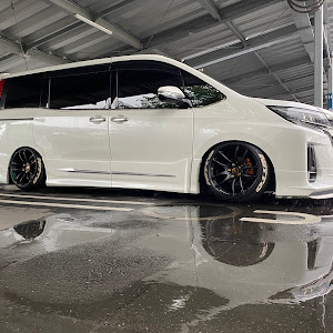 ノア ZRR80W