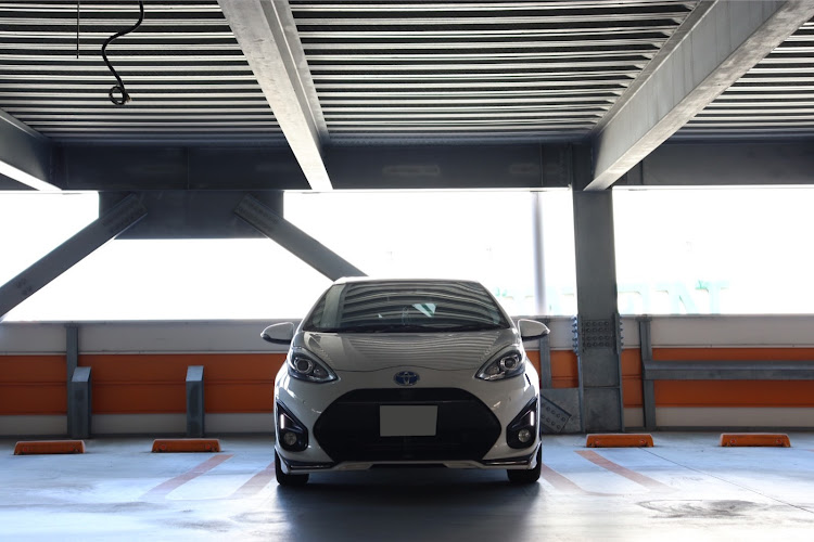 アクアのTRD・車高調・Blitz・DAMPER ZZ-Rに関するカスタム事例の投稿画像2枚目