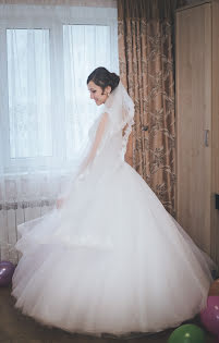 Wedding photographer Olga Kharskaya (bezga767). Photo of 17 February 2016