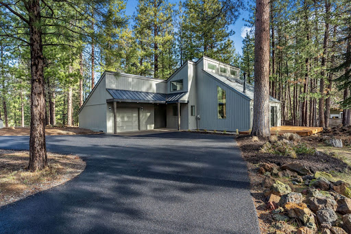 Modern house in a pine forest in this luxury house for sale in Sisters ($750,000 - 158 m²)