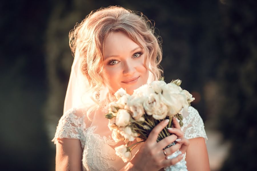 Fotografo di matrimoni Yuliya Rodnova (ulia-rodnova). Foto del 29 aprile 2019