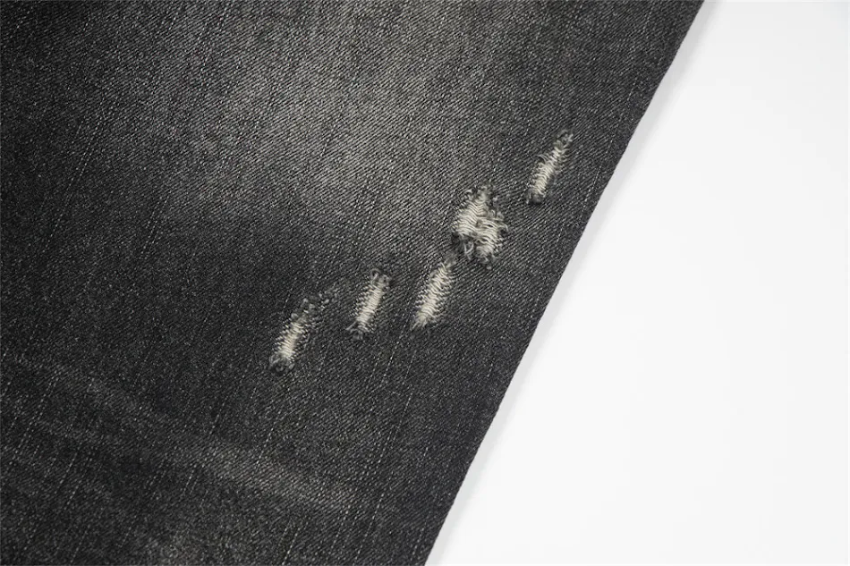Jeans da uomo strappati e usurati con personalità, stile alla moda, look vissuto e casual, perfetti per un look quotidiano.