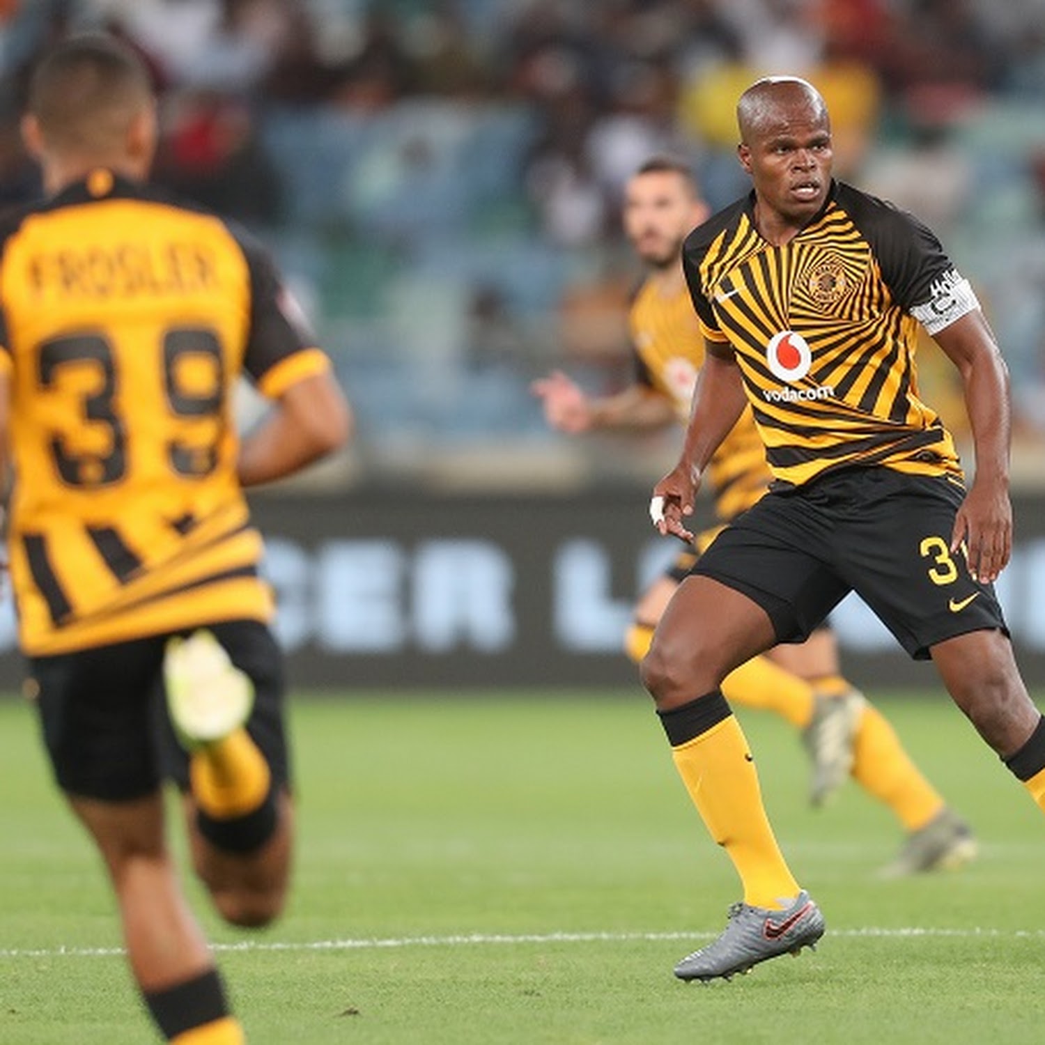 Akpeyi magnificent as Kaizer Chiefs quell Orlando Pirates' fire