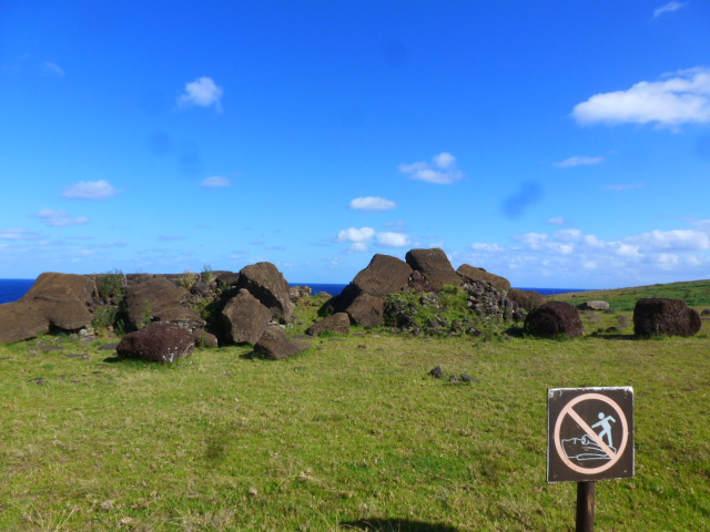 ISLA DE PASCUA. AMANECER EN AHU TONGARIKI. INTERIOR DE LA ISLA. COSTA OESTE - CHILE, de Norte a Sur con desvío a Isla de Pascua (39)