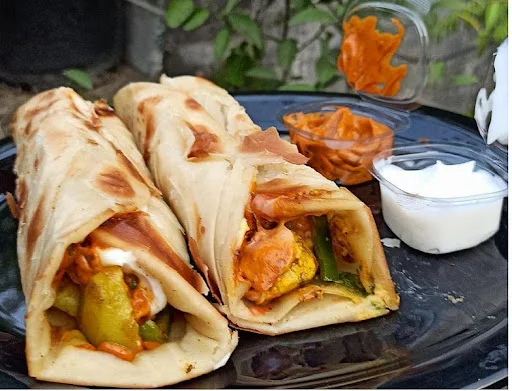 Paneer With Chaap Roll