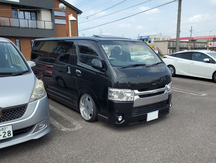 ハイエースバンのハイエースバン・ハイエース・19インチ・作業車・#生足に関するカスタム事例の投稿画像1枚目