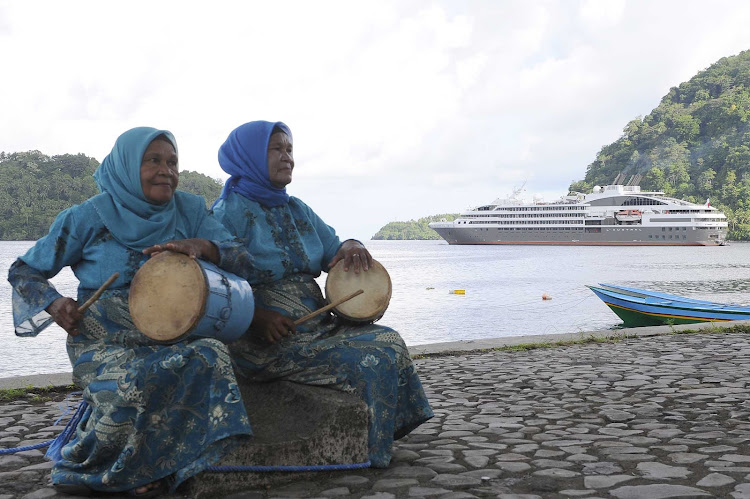 See the sights and hear the sounds of Papua New Guinea on a Ponant luxury expedition ship. 