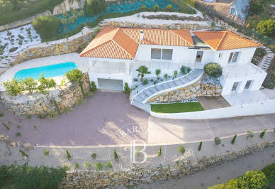 Villa with pool 4